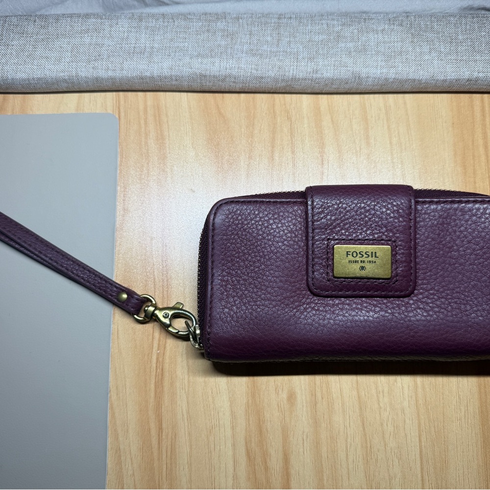 Fossil Women's Rich Purple Leather Wristlet